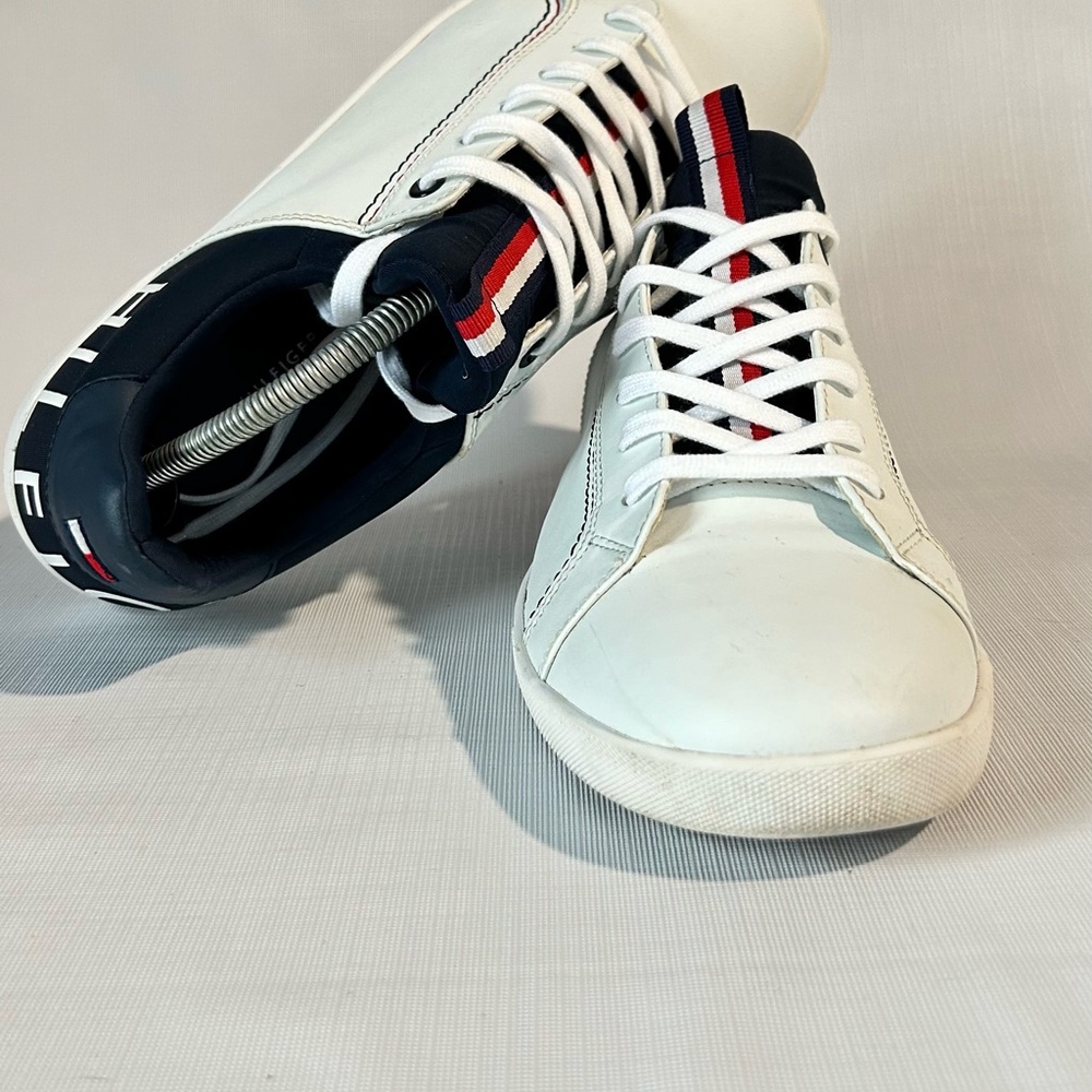 Tommy Hilfiger White Sneakers - Classic and Versatile! - Picture 5 of 6